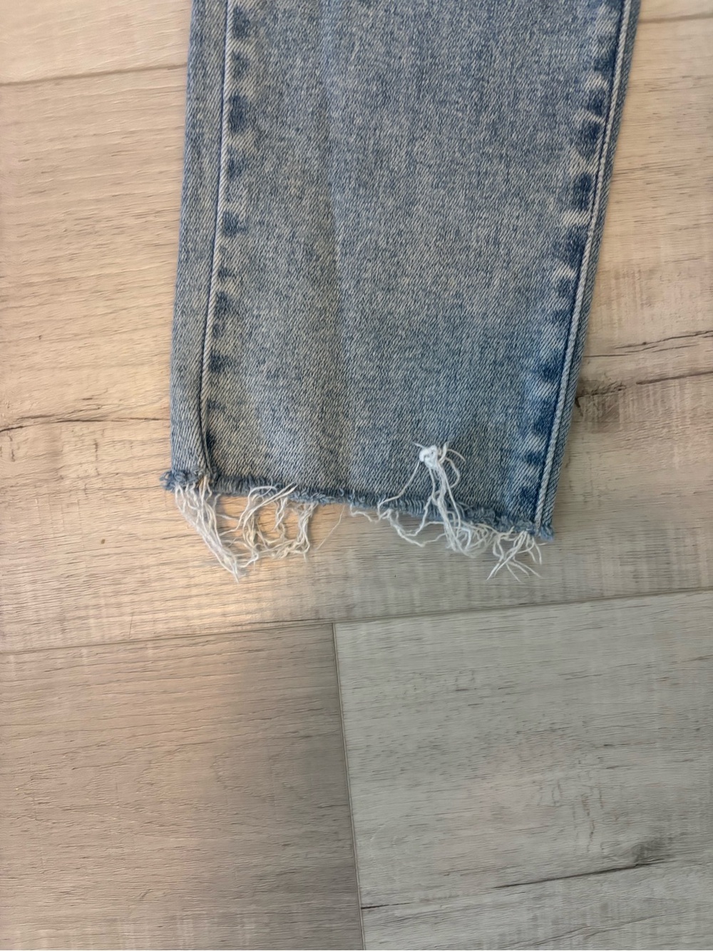 Hidden Jeans High Rise Straight Leg Jeans Light Wash Raw Hem Size 24 - Picture 3 of 10